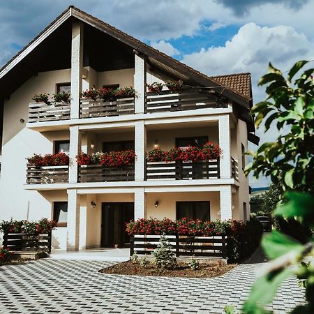 Pensiunea Romana Onesti Exterior foto